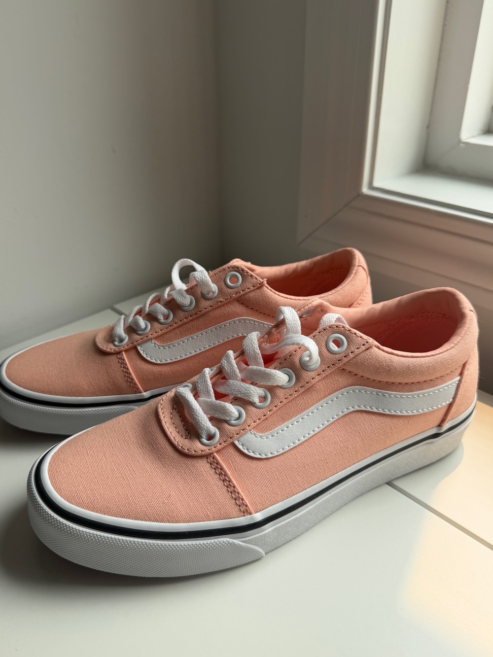 Vans Peach Canvas Low-Top Sneakers with White Stripe Brand New Size 7